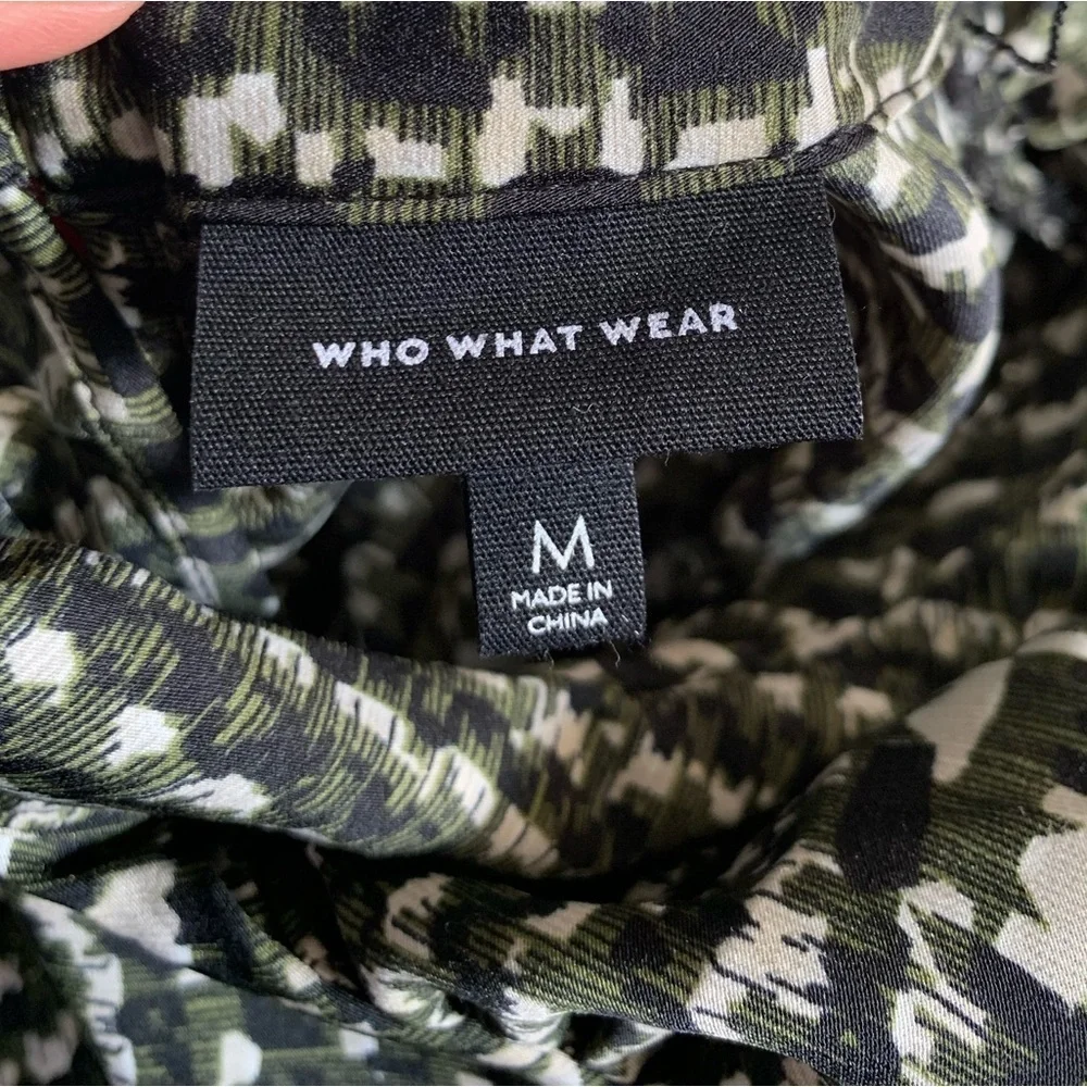 Who What Wear Lightweight Blouse Shirt Medium Top High Neck Pleated Shoulders - Picture 6 of 6